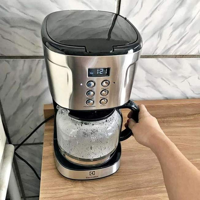 Cafeteira Elétrica Electrolux inox filtro permanente removivel capacidade 1,5L 38 xicaras função timer painel digital desligamento automatico ECM30 127v, cor aço escovado