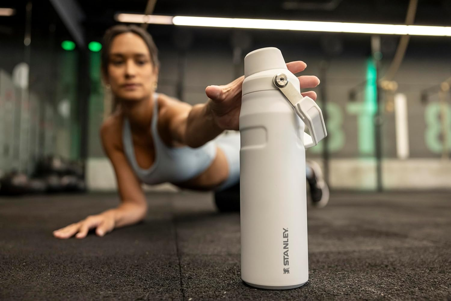 Stanley – Garrafa de Água Aerolight com Tampa Fast Flow, Garrafa Térmica a Vácuo para Bebidas Frias, Aço Inoxidável Leve, 1,1 L, Polar